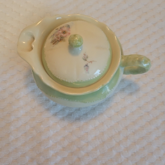 Royal  pitcher - Picture 2 of 4